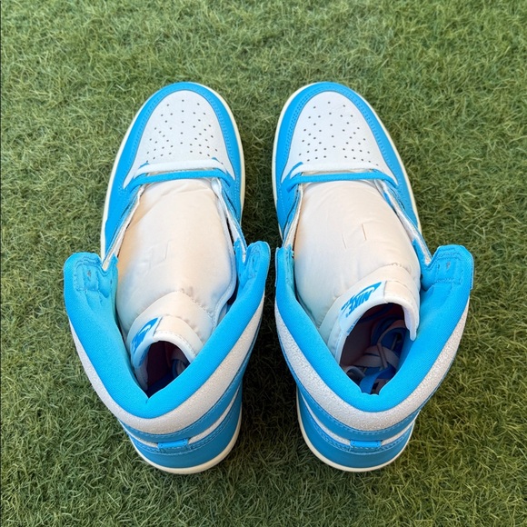 Air Jordan 1 Retro High OG - Picture 4 of 5